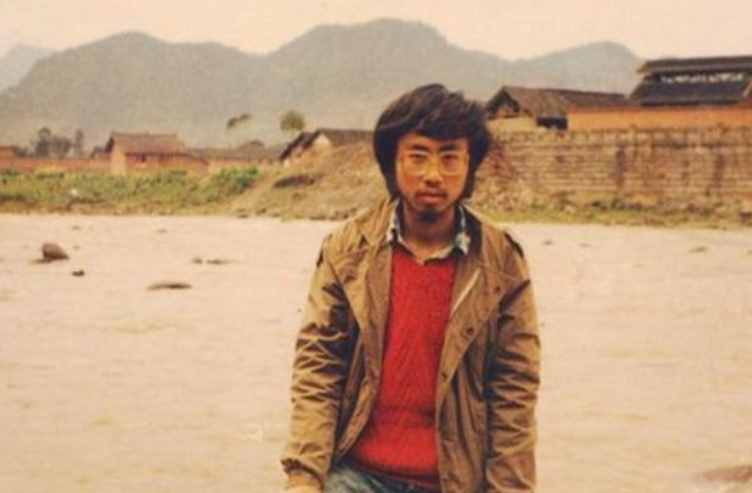 海子：面朝大海的少年，10岁上高中，15岁读北大，25岁卧轨自杀