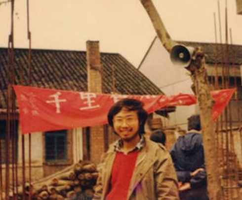 海子：面朝大海的少年，10岁上高中，15岁读北大，25岁卧轨自杀