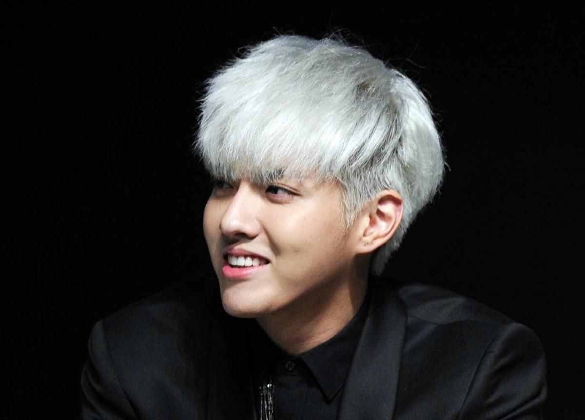 吴亦凡为何资源开挂？家庭背景大曝光，原来吴妈妈美若天仙！