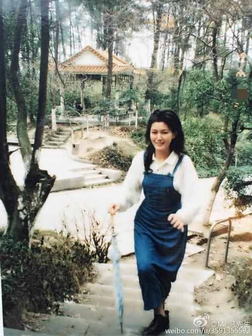 吴亦凡为何资源开挂？家庭背景大曝光，原来吴妈妈美若天仙！