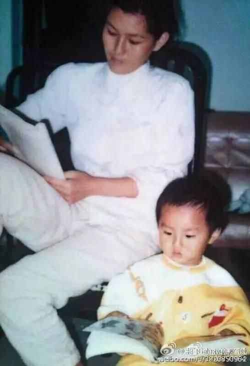 吴亦凡为何资源开挂？家庭背景大曝光，原来吴妈妈美若天仙！