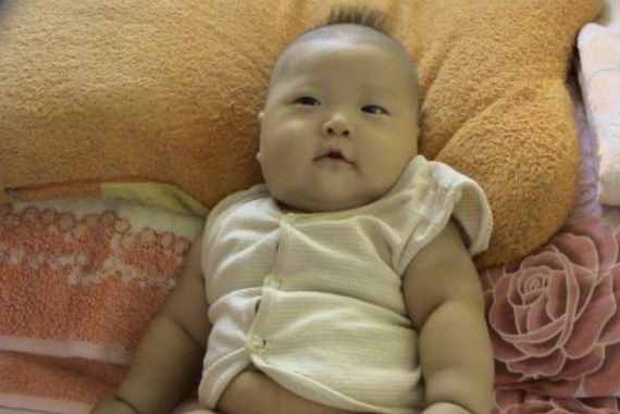 照顾三个月内的宝宝，要做好四个方面，助力宝宝成长，爸妈不受罪