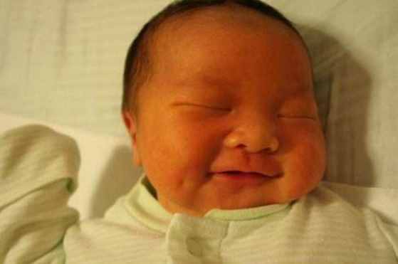 照顾三个月内的宝宝，要做好四个方面，助力宝宝成长，爸妈不受罪