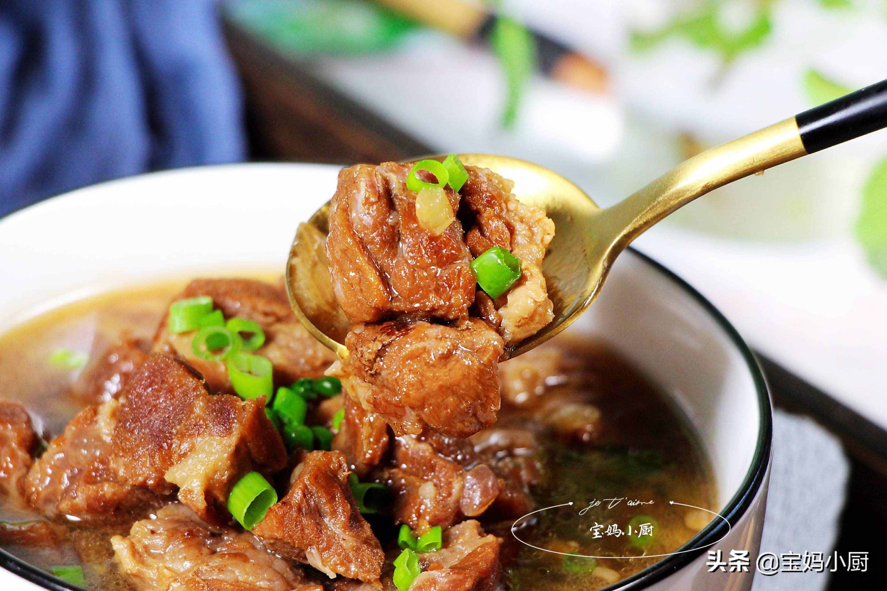 炖牛肉，软烂可口还特香，这两料不可少，照着做，大人孩子喜欢