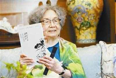 “先生”不是男性的专称，而是德高望重的学者的尊称，无关男女