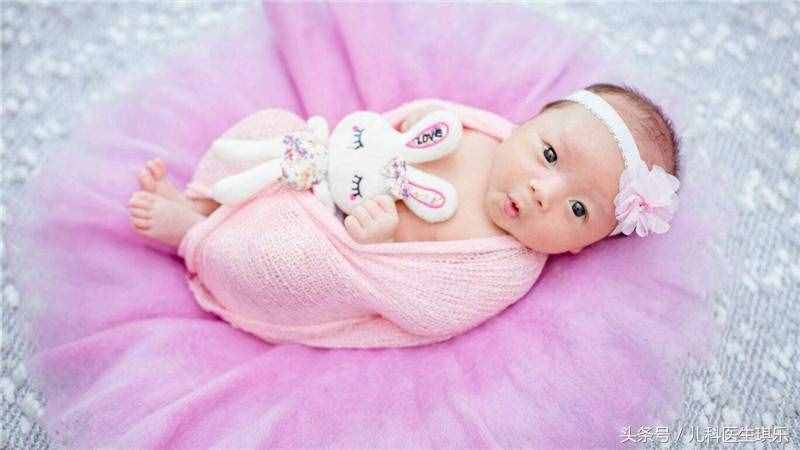 宝宝出现流鼻涕时，应该怎样治疗？