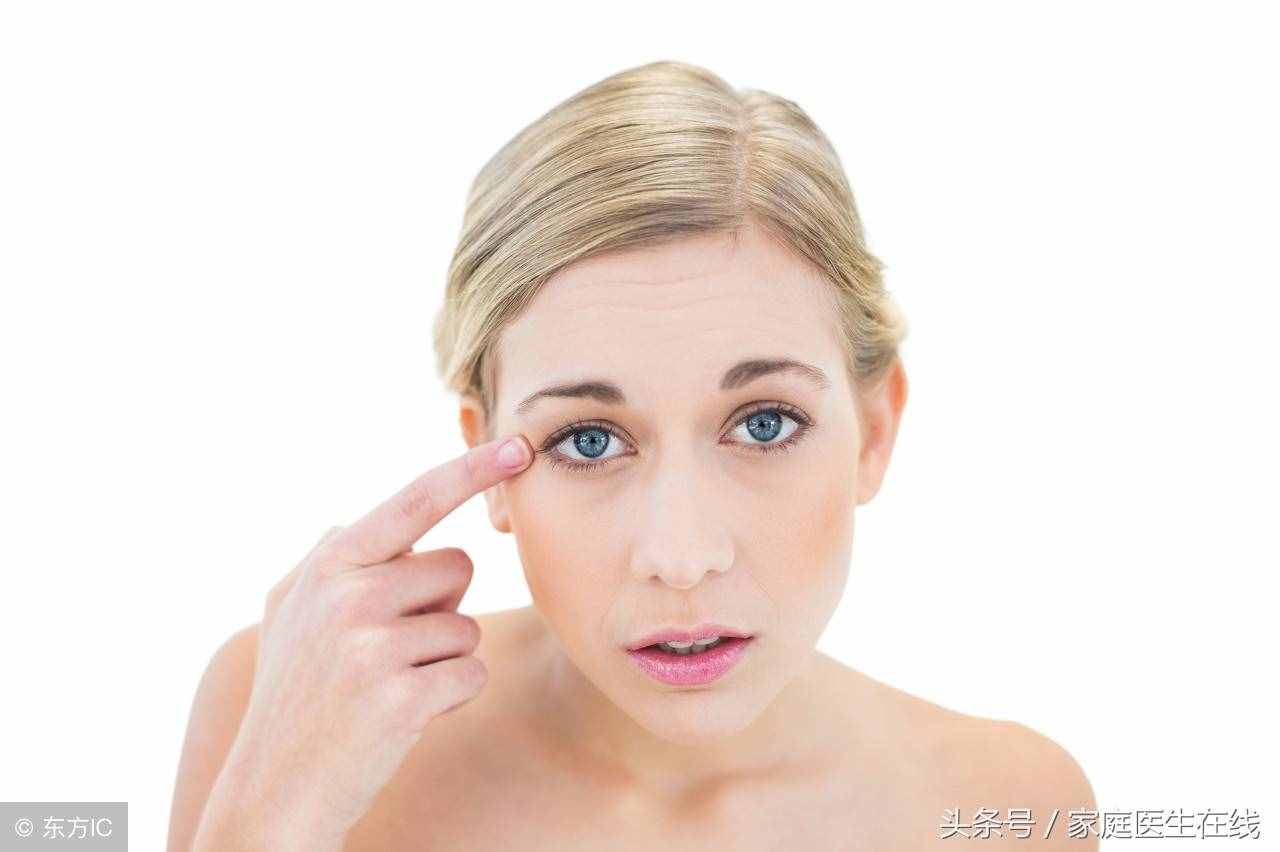 皱纹悄悄爬上眼角？5个妙招抚平皱纹，年轻十岁！