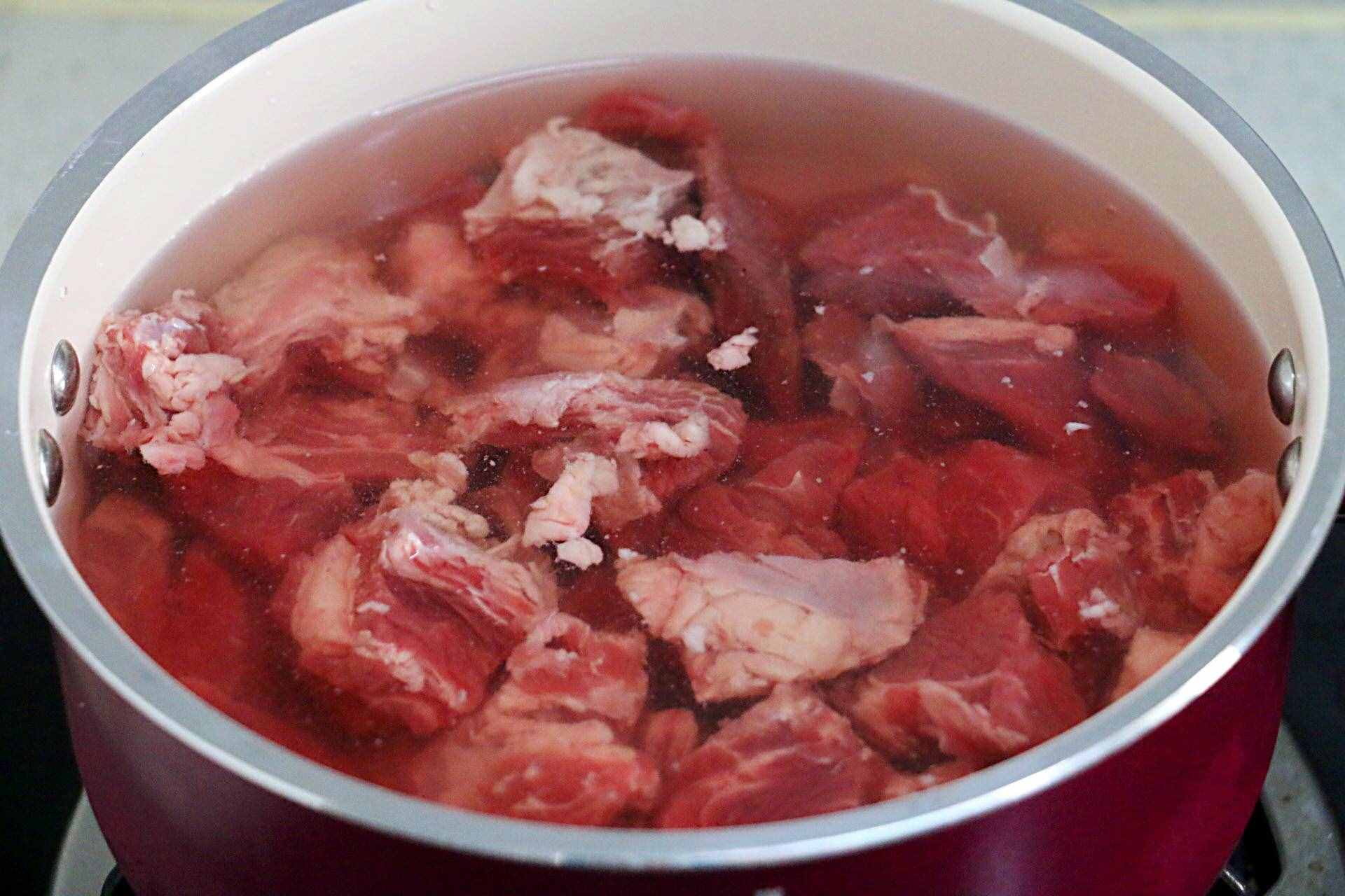 萝卜炖牛肉，冬天进补首选！若想牛肉香而不膻原汁原味只需这么做