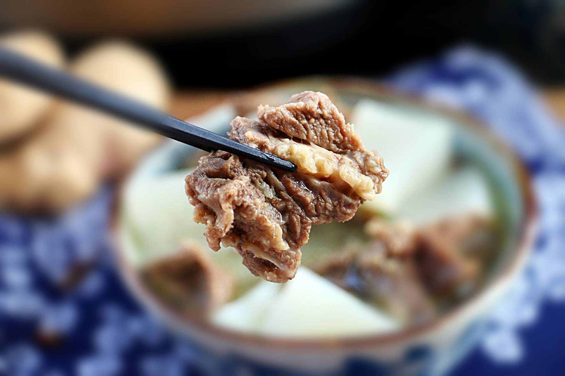 萝卜炖牛肉，冬天进补首选！若想牛肉香而不膻原汁原味只需这么做