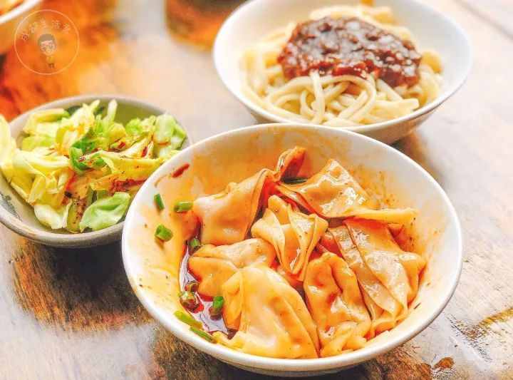 收藏！成都最火的18条美食街，再有人问来成都吃什么，就甩给他！