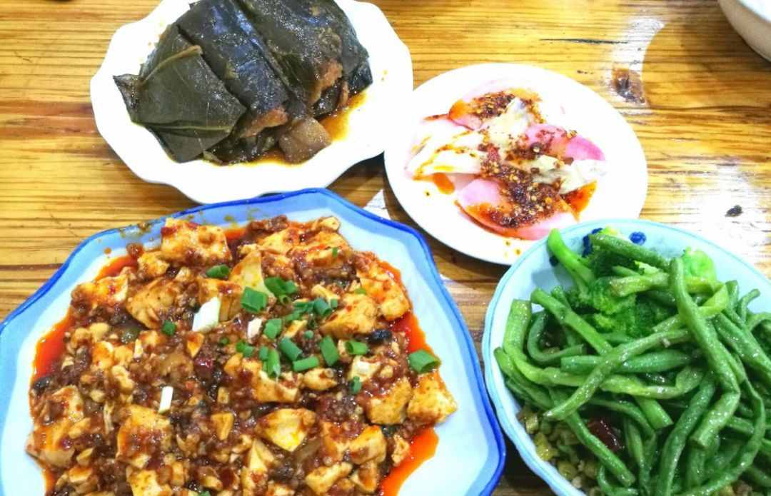 收藏！成都最火的18条美食街，再有人问来成都吃什么，就甩给他！