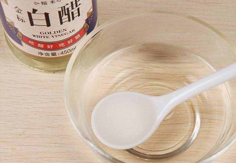 旧毛巾发硬显黄又难闻？用它泡泡，立变干净柔软