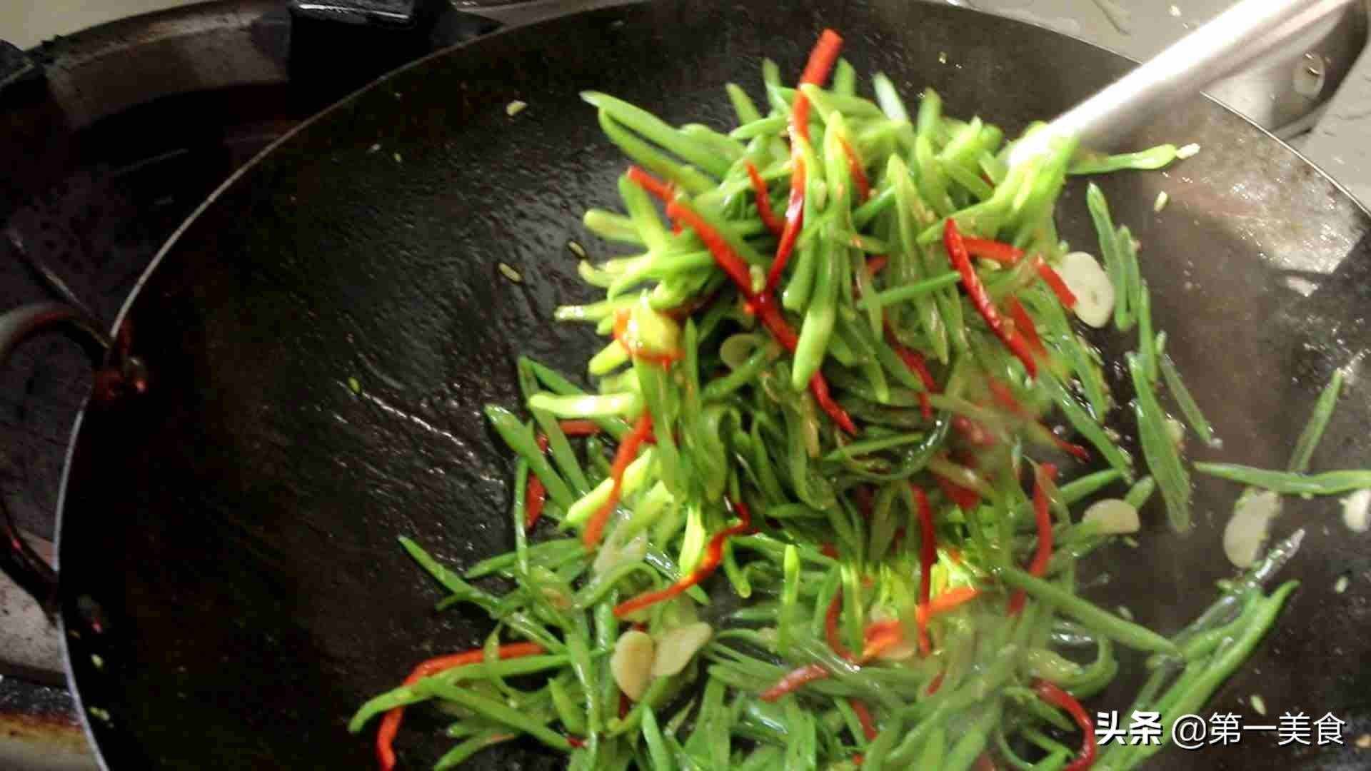 芸豆的简单家常做法,清脆不夹生香辣下饭,春天要多吃的素菜小炒