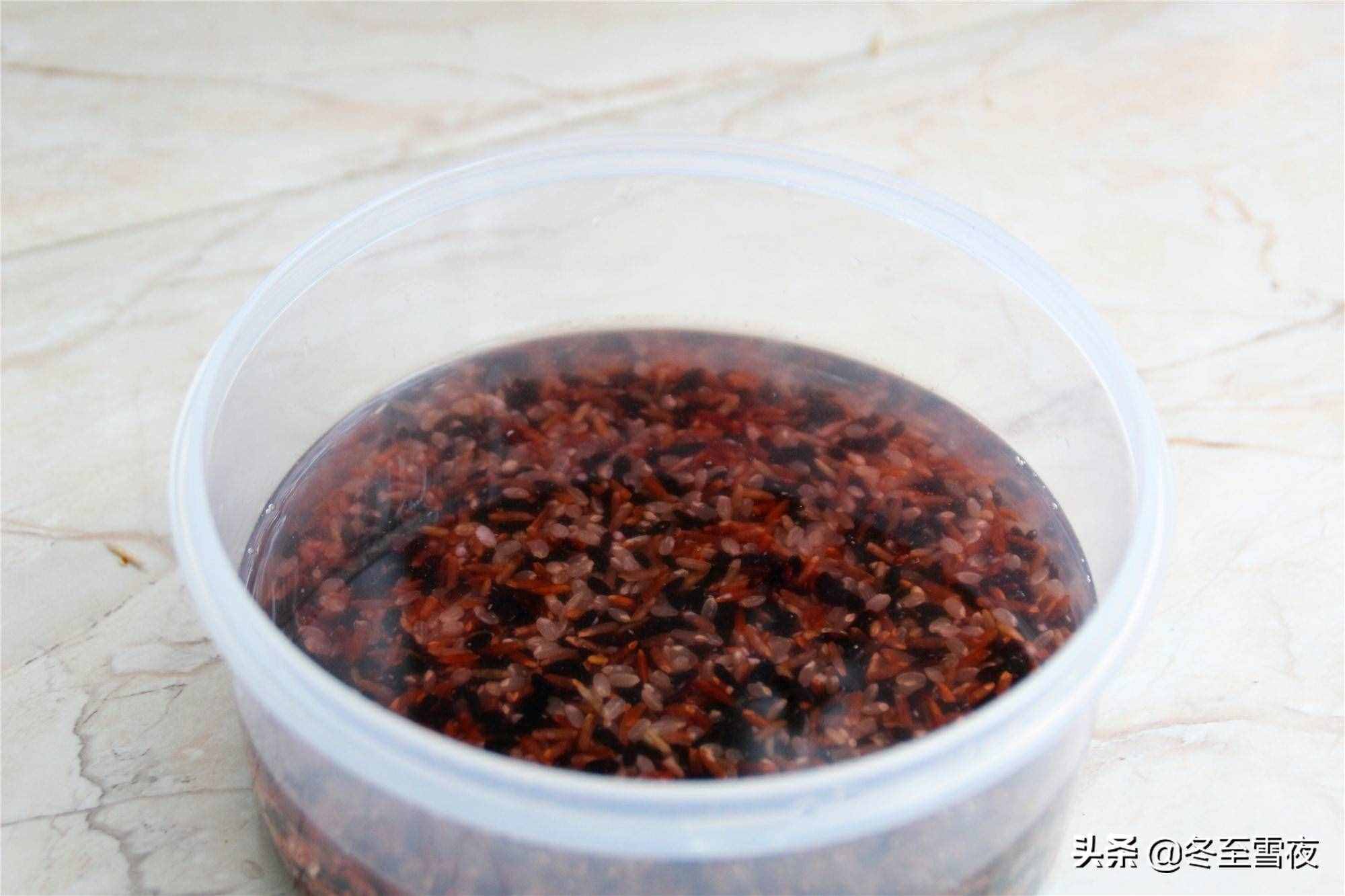 买回糙米不会做，做的糙米饭又硬又难吃，教你小妙招，老人都能吃