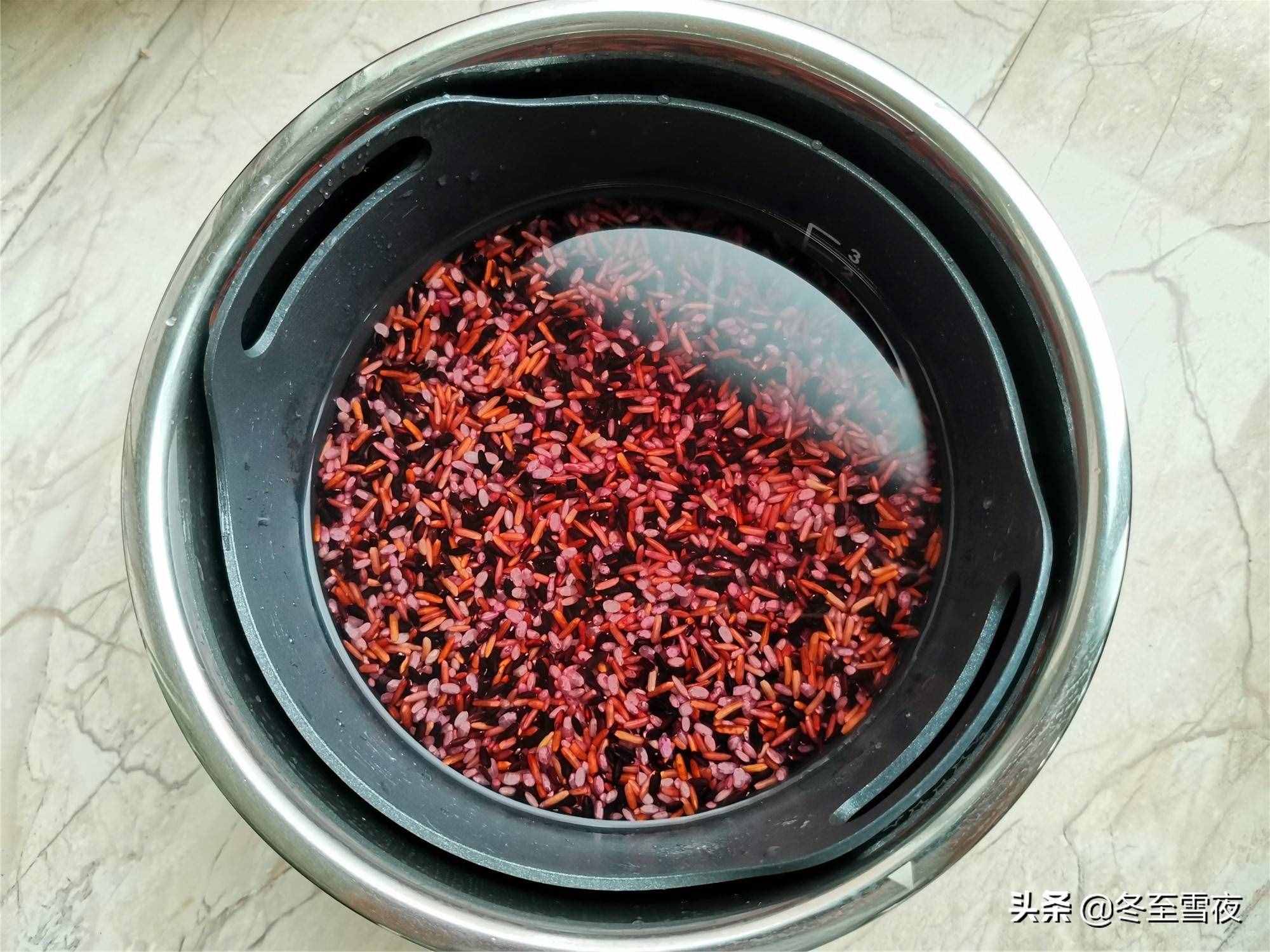 买回糙米不会做，做的糙米饭又硬又难吃，教你小妙招，老人都能吃