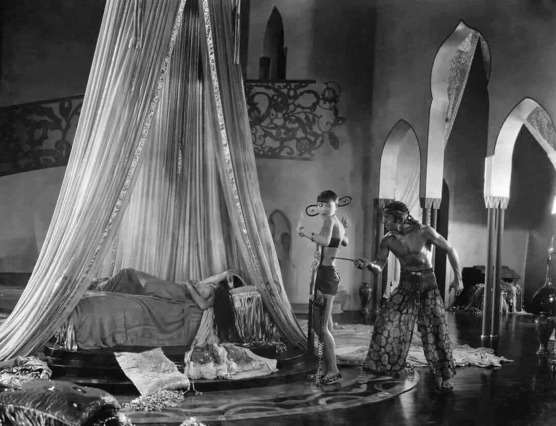 另一场“美国梦”：好莱坞里的东方美人，文化霸权下的欲望符号