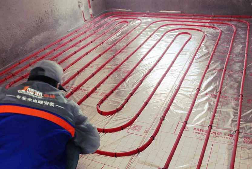 地暖进水管热，回水管却不热怎么办？师傅这样做温度立马升起来！