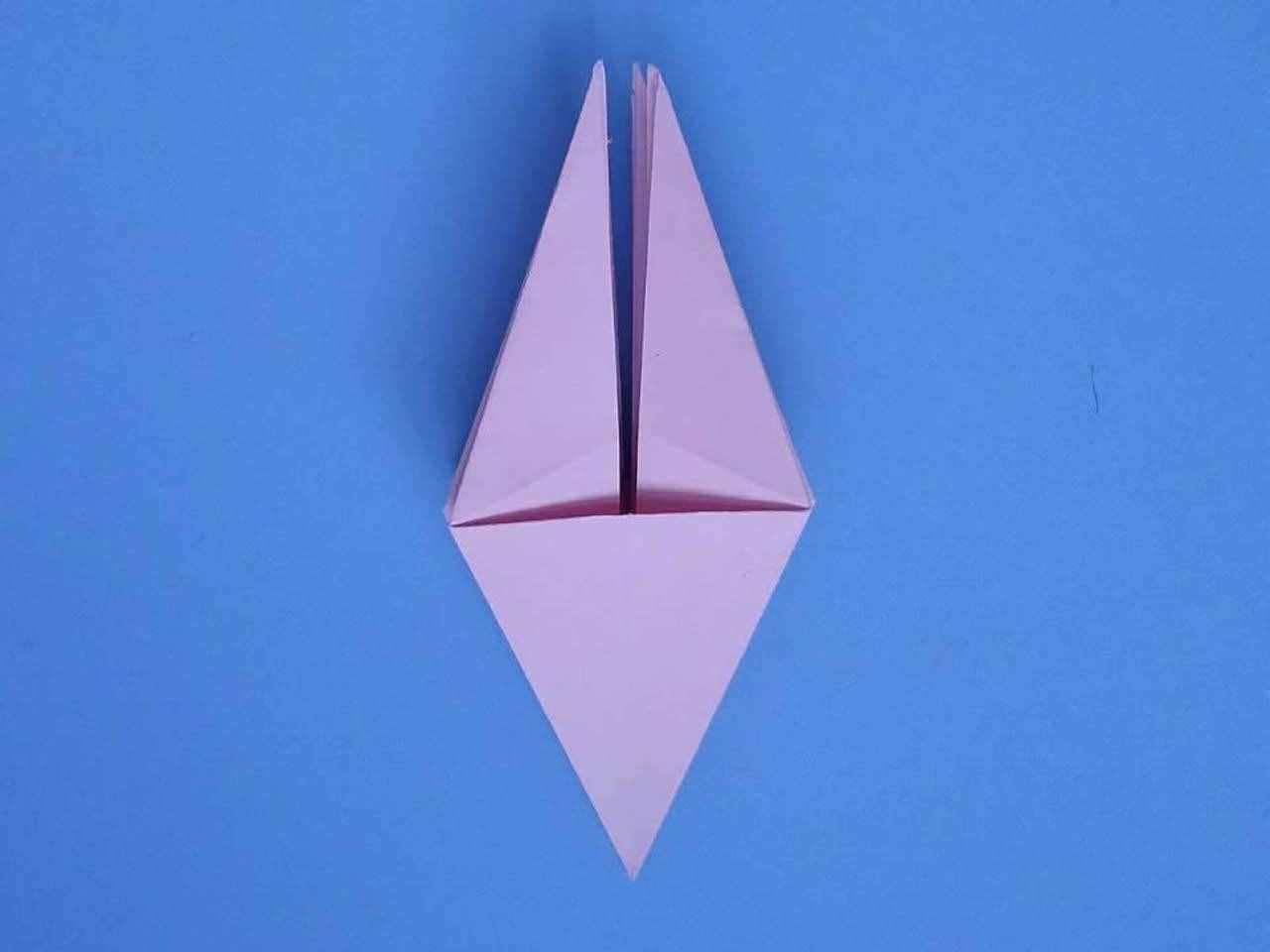 教你用纸折漂亮的花朵，制作起来非常简单，手残党也一学就会