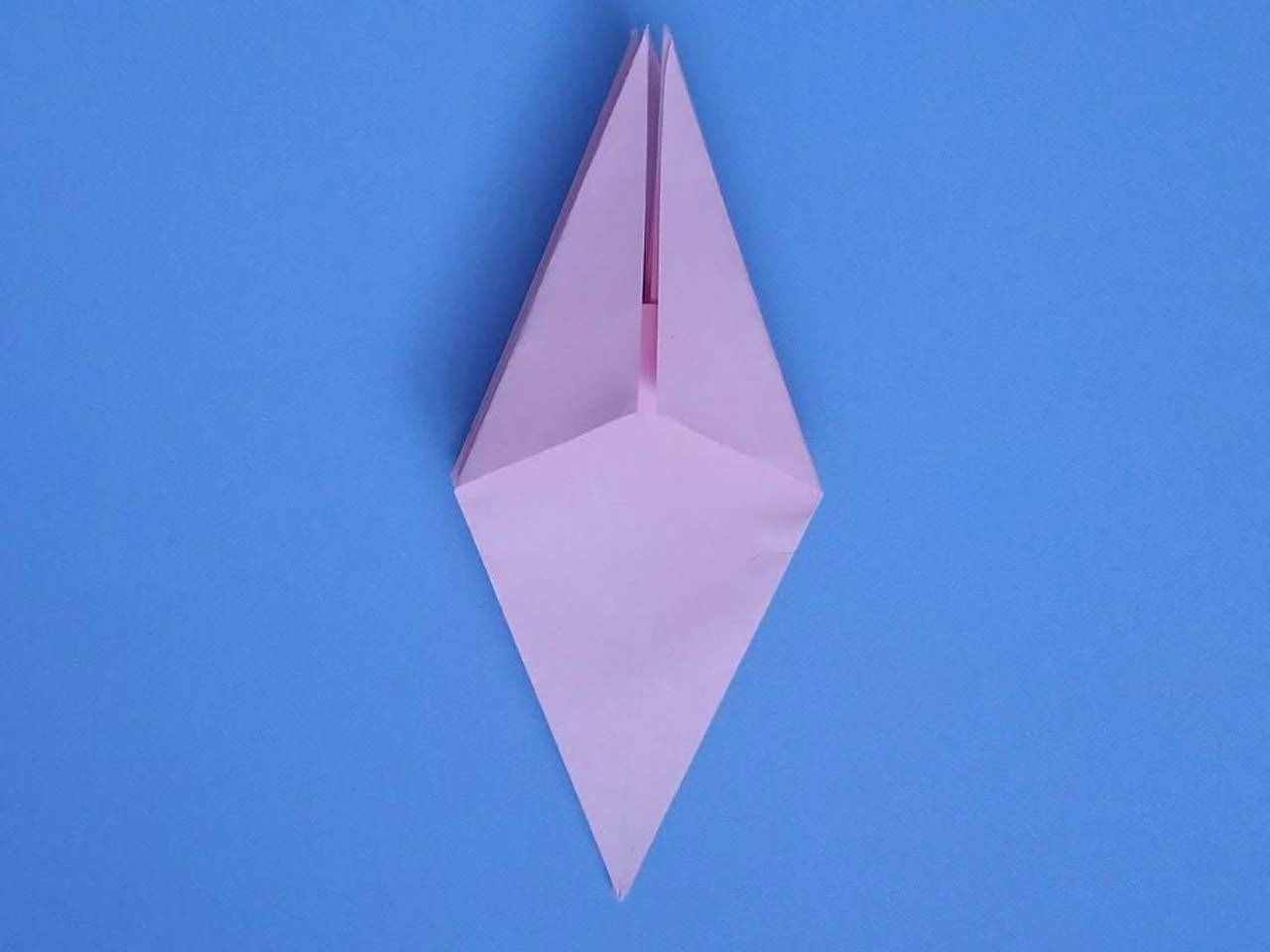 教你用纸折漂亮的花朵，制作起来非常简单，手残党也一学就会