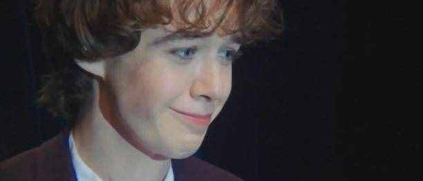 《去他妈的世界》男主饰演异装癖男孩，“爱你所爱，做你自己”