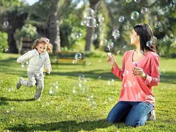 《放风筝的人》：孩子小时候的"阴霾"，会笼罩一生，破局靠引导