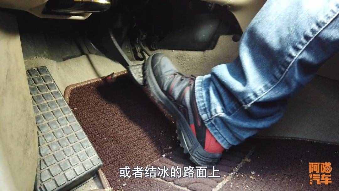 雪天安全行车八项原则，用好了关键时刻能保命，新手司机学学