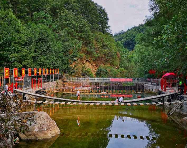 景区也破产？5A景区负债超9亿，4A景区栽在玻璃栈道
