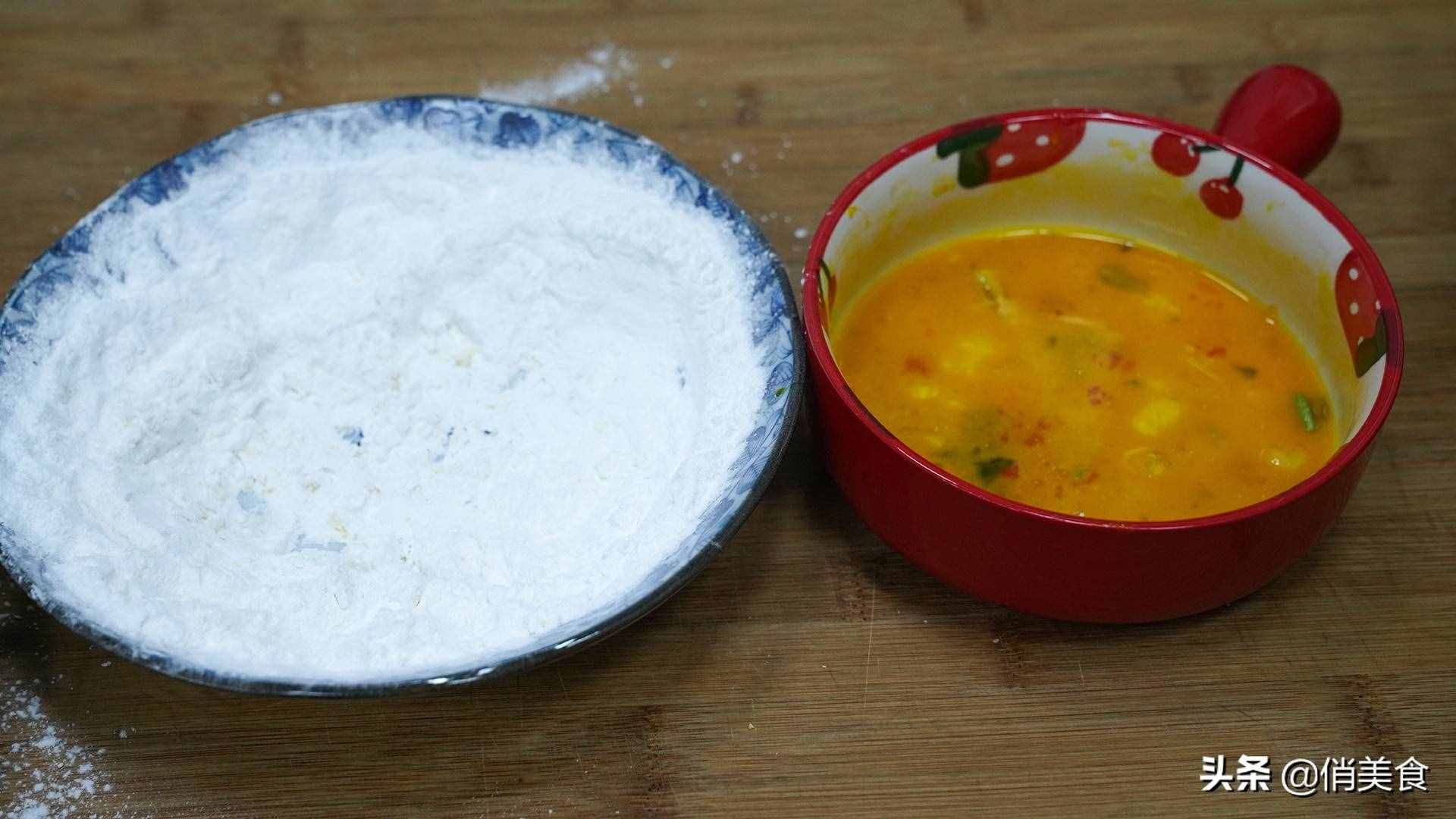 炸带鱼,到底是裹面粉还是淀粉?教你正确做法,外酥里嫩无腥味