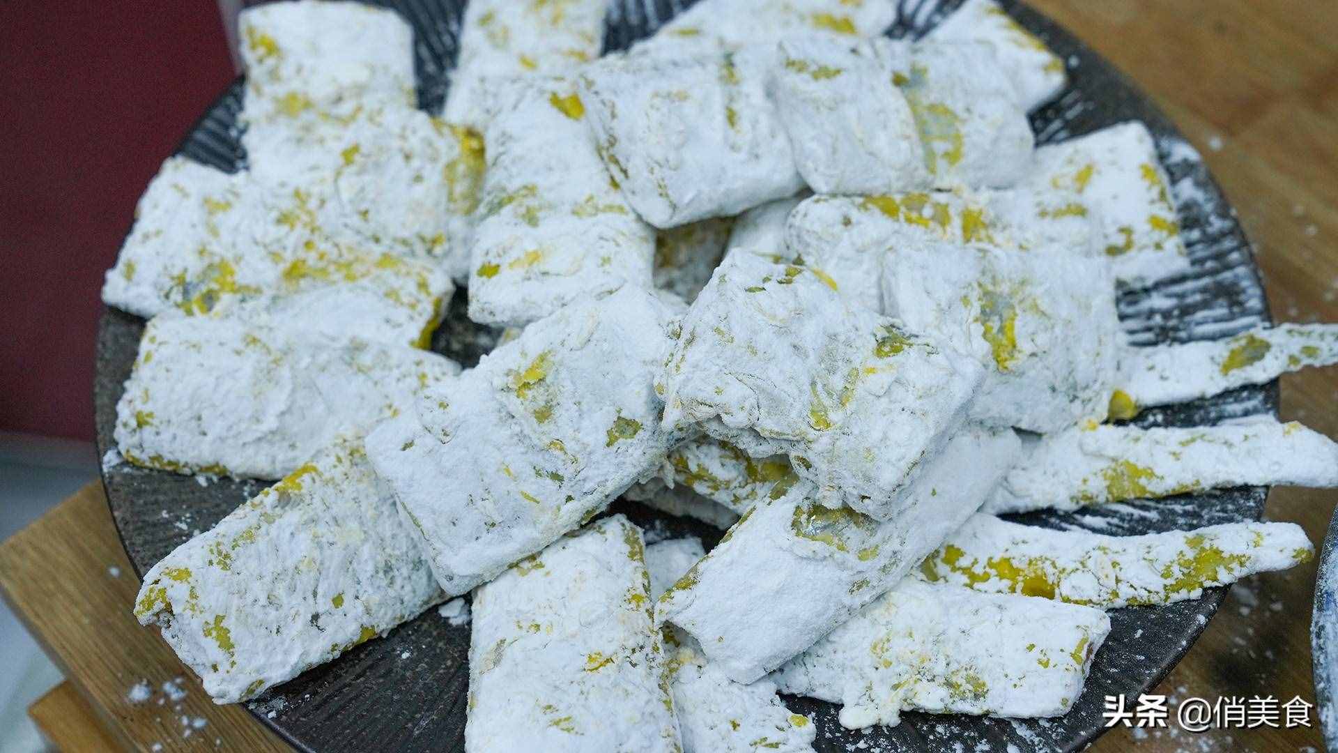 炸带鱼,到底是裹面粉还是淀粉?教你正确做法,外酥里嫩无腥味