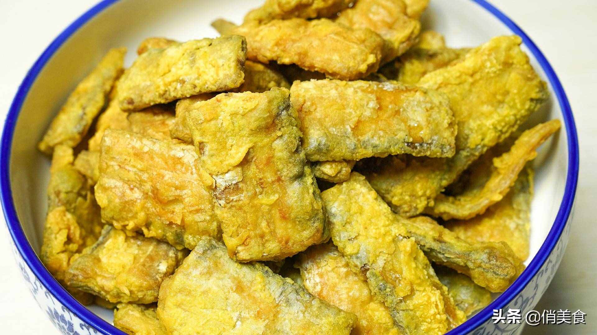炸带鱼,到底是裹面粉还是淀粉?教你正确做法,外酥里嫩无腥味