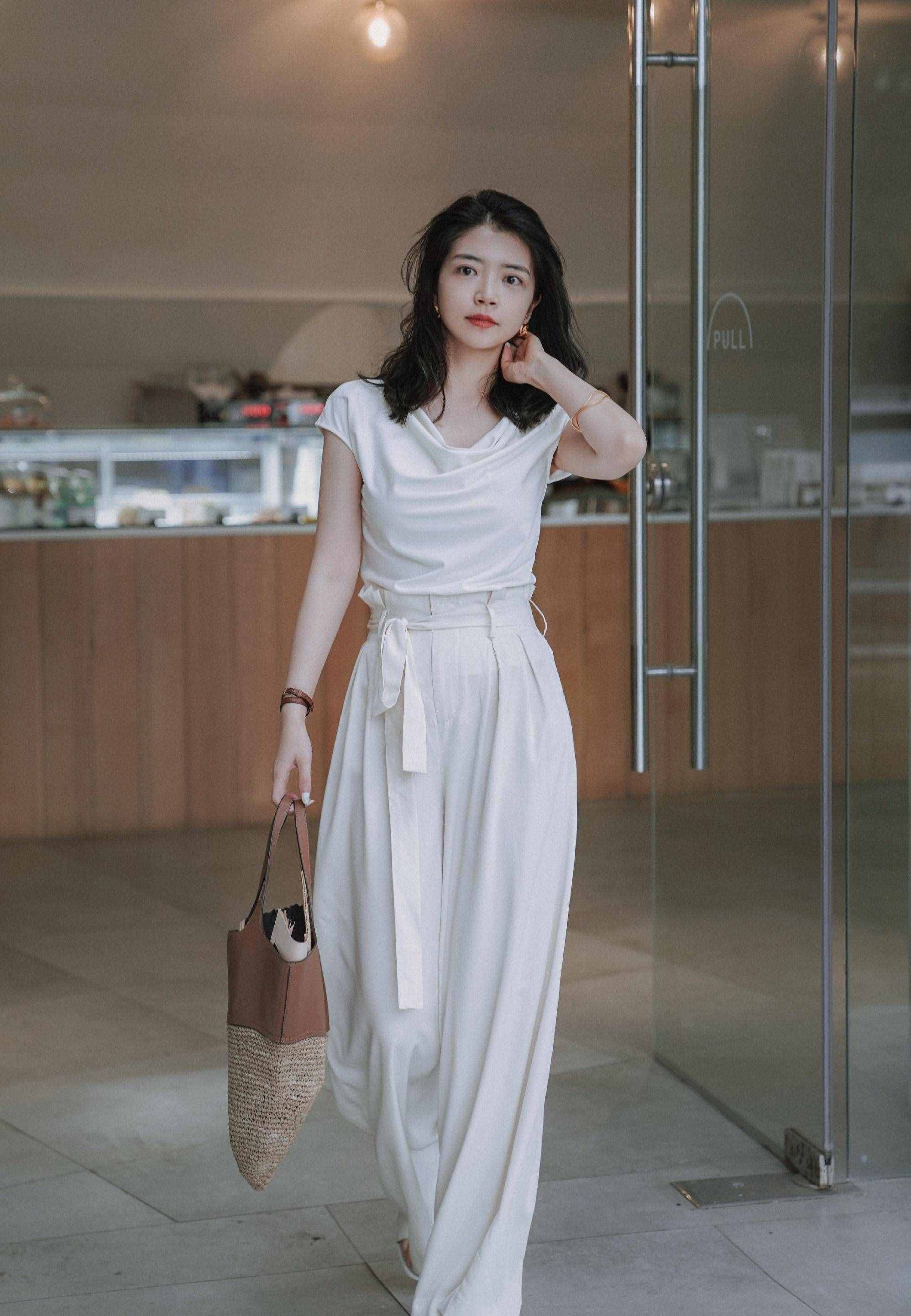 穿衣没有质感？记住这3种色彩搭配技巧，简单的搭配穿出高级感