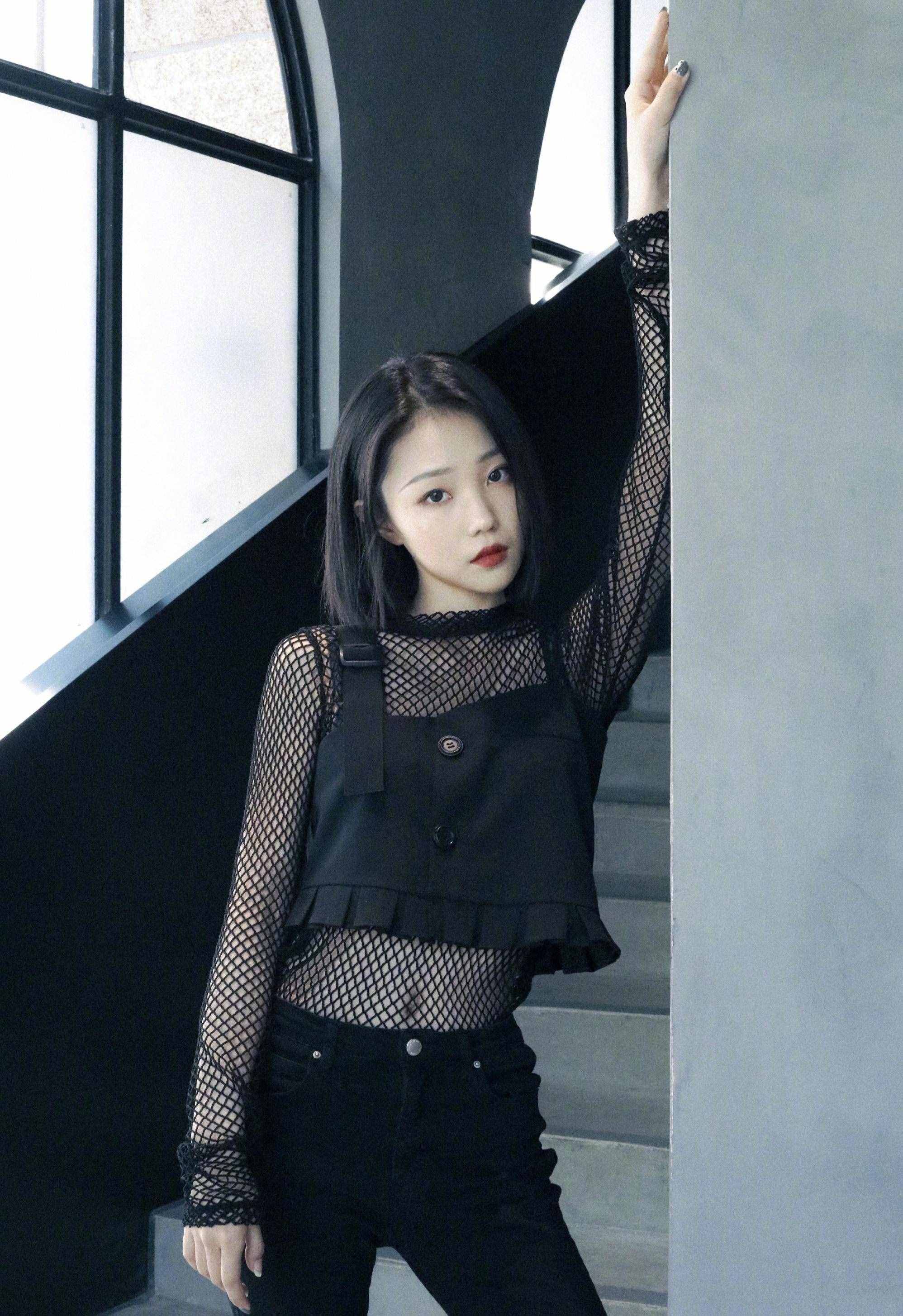 穿衣没有质感？记住这3种色彩搭配技巧，简单的搭配穿出高级感