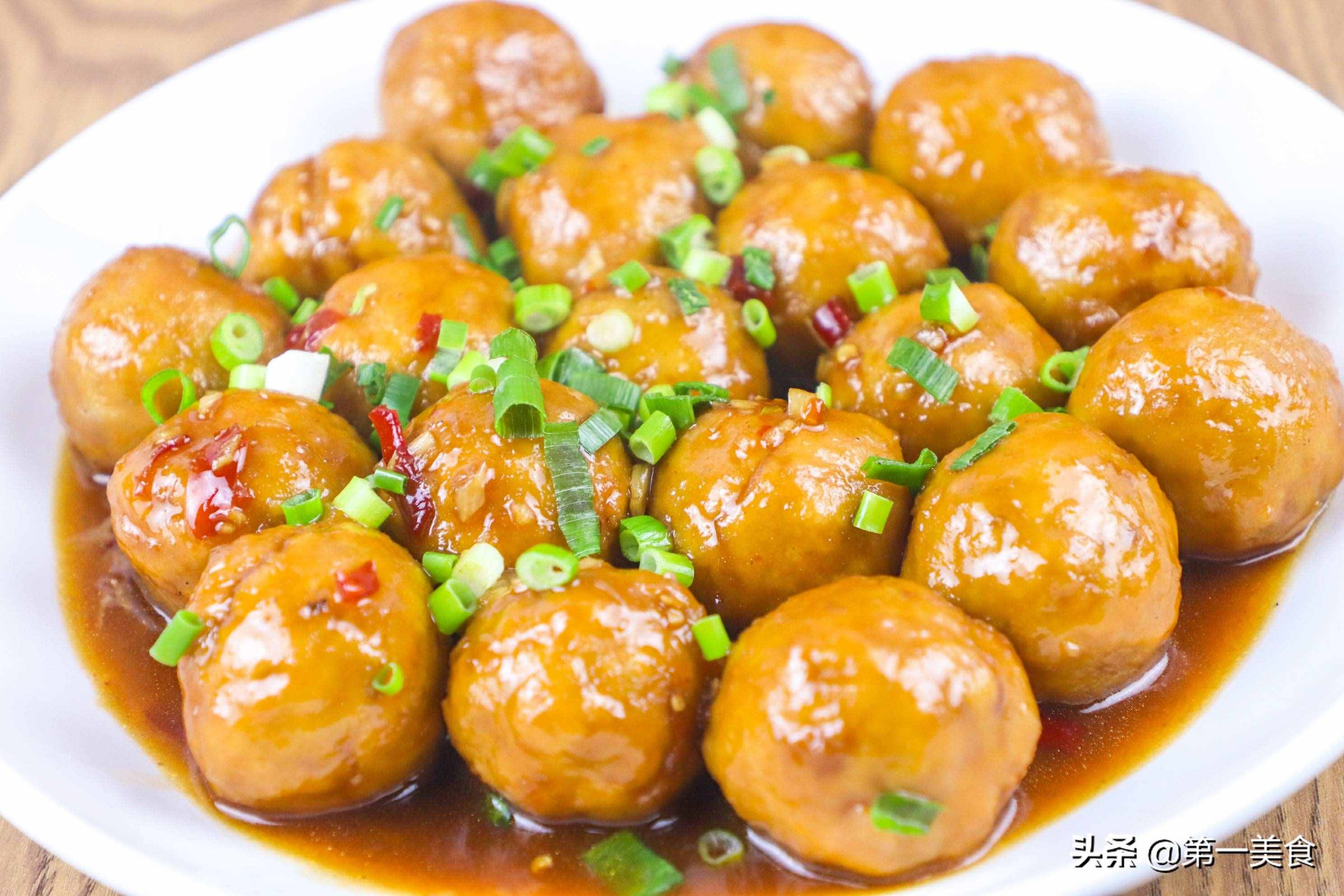 厨师长教你做豆腐丸子，不加水不和面糊，丸子不会散，色泽油亮