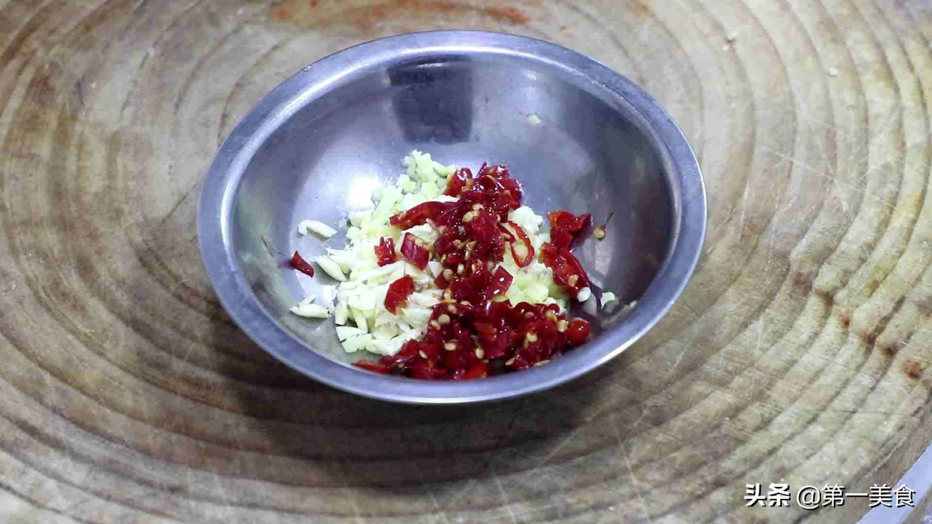 厨师长教你做豆腐丸子，不加水不和面糊，丸子不会散，色泽油亮