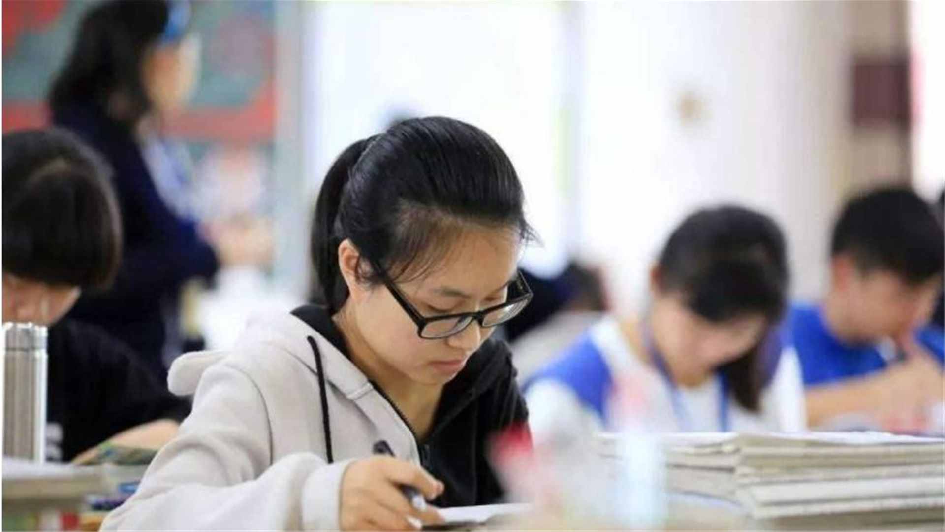 广西“高考状元”孟笛萧，交卷铃响才想起在考场，这才是真学霸