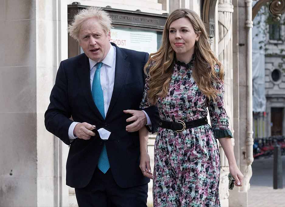 英国首相举办婚礼啦！33岁女友转正成第一夫人，2万5的婚纱好惊艳