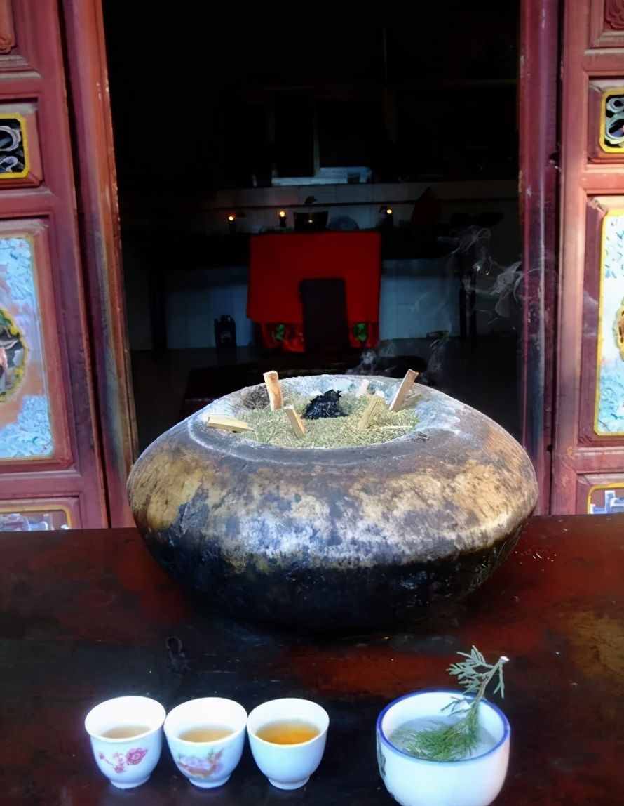 这是云南大理白族的奇特风俗——给新车举办一场隆重的“成人礼”