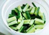 酱黄瓜的腌制方法（咸鲜脆爽的秘制酱黄瓜）