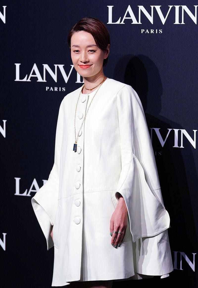 马伊琍太适合穿复古裙，看着优雅还大气，身材都变窈窕了