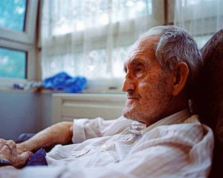 如何去除脸上、手上的老年斑?医生指出4条“明路”,快记下来