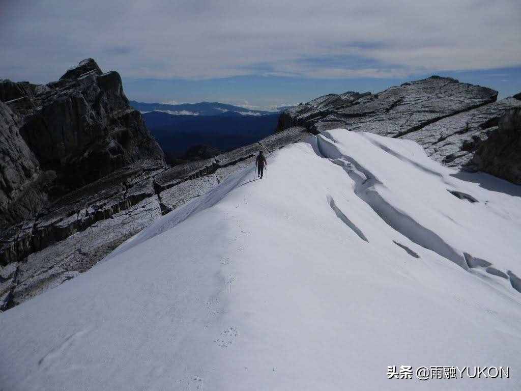 全球最高岛上山峰：高4884米大洋洲第一，一年产33吨黄金90吨白银