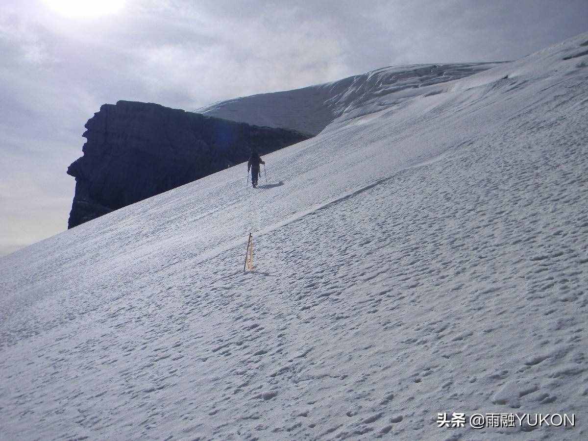 全球最高岛上山峰：高4884米大洋洲第一，一年产33吨黄金90吨白银