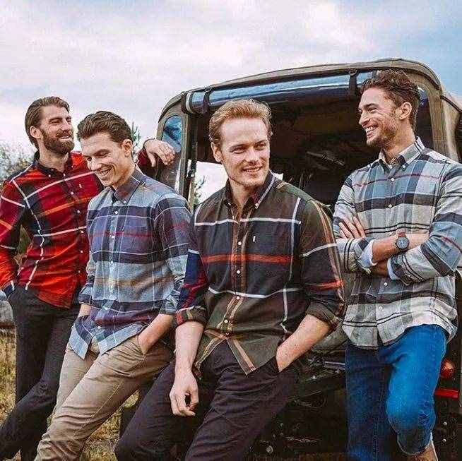 爱穿格子又怕土,男人怎么搭格子衫才能魅力四射?