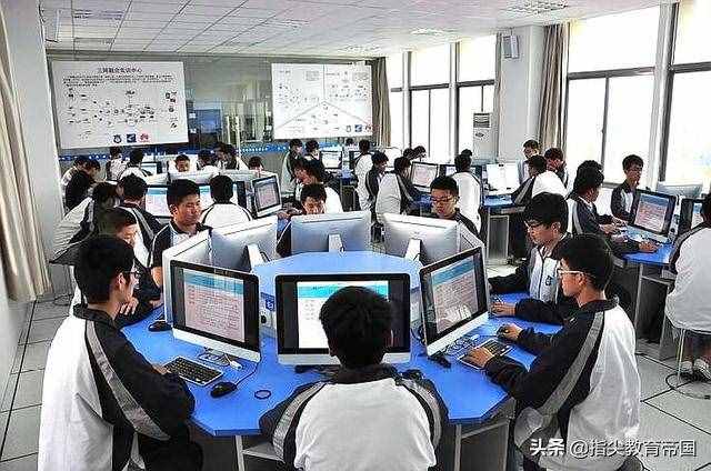 高考选什么专业好，冲大学还是保专业？大学生就业报告给出答案