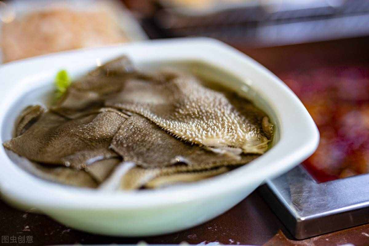 同样是毛肚，白毛肚和黑毛肚有啥区别，看完后再决定吃哪种