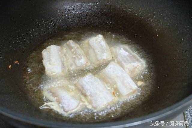 带鱼好吃不难做，这个做法最简单，不腥不腻还不散，孩子都爱吃！
