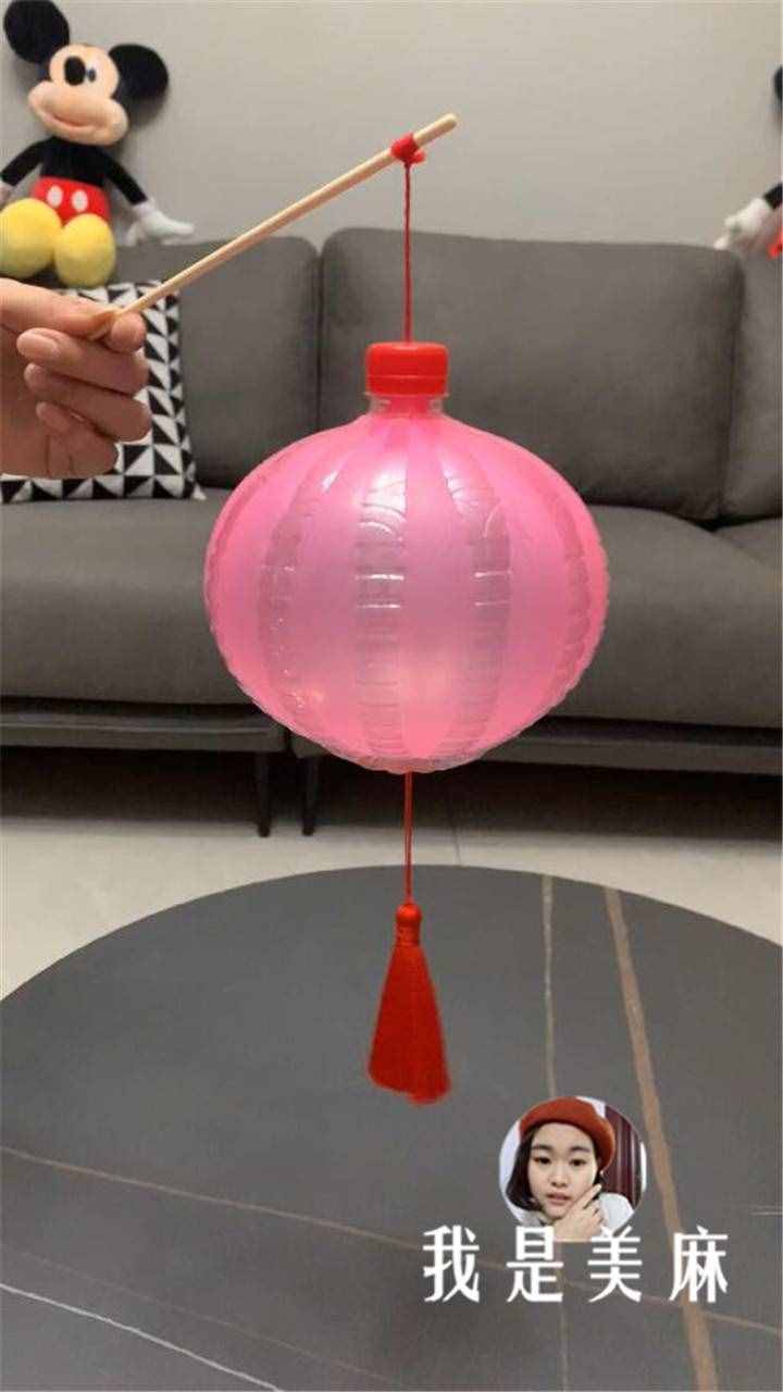 一分钟教你做一个好看的手工灯笼，制作过程非常简单，先收藏了