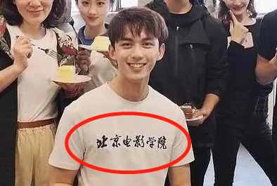 北电18级表演系聚会照曝光,宋祖儿站c位,与秦牛正威是同学