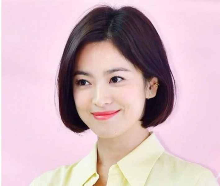 韩国妈妈为女儿“徒手”整形16年，单眼皮变双眼皮，酷似宋慧乔！