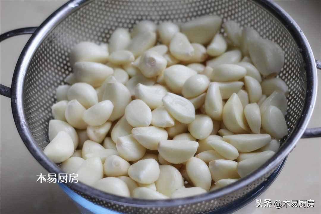 大蒜怎么腌好吃？史上最简单的咸蒜腌法，用料简单，脆爽下饭